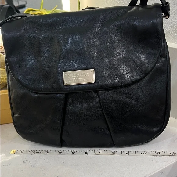 Marc By Marc Jacobs Black Leather Shoulder Bag. EUC - Picture 6 of 12